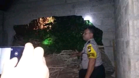 Musibah 1 Rumah Milik Warga Geger Pengkol Kelongsoran Tebing 'Penghuni Dievakuasi