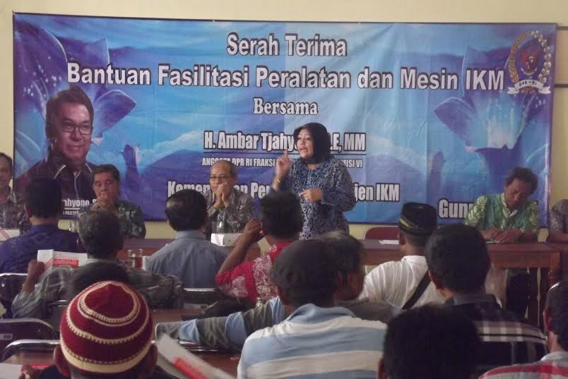 Ambar Cahyono DPRRI Dapil DIY Wakilkan Ani Berikan Bantuan 'Kita jangan “Mlongo Sebagai penonton