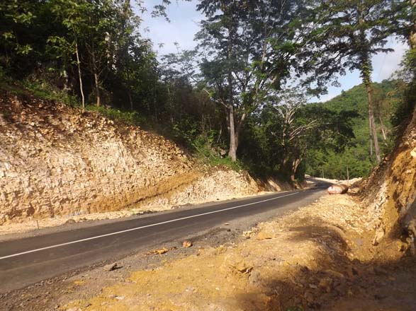 Proyek jalan giri belah giritontro wonogiri  pacitan sudah mulus
