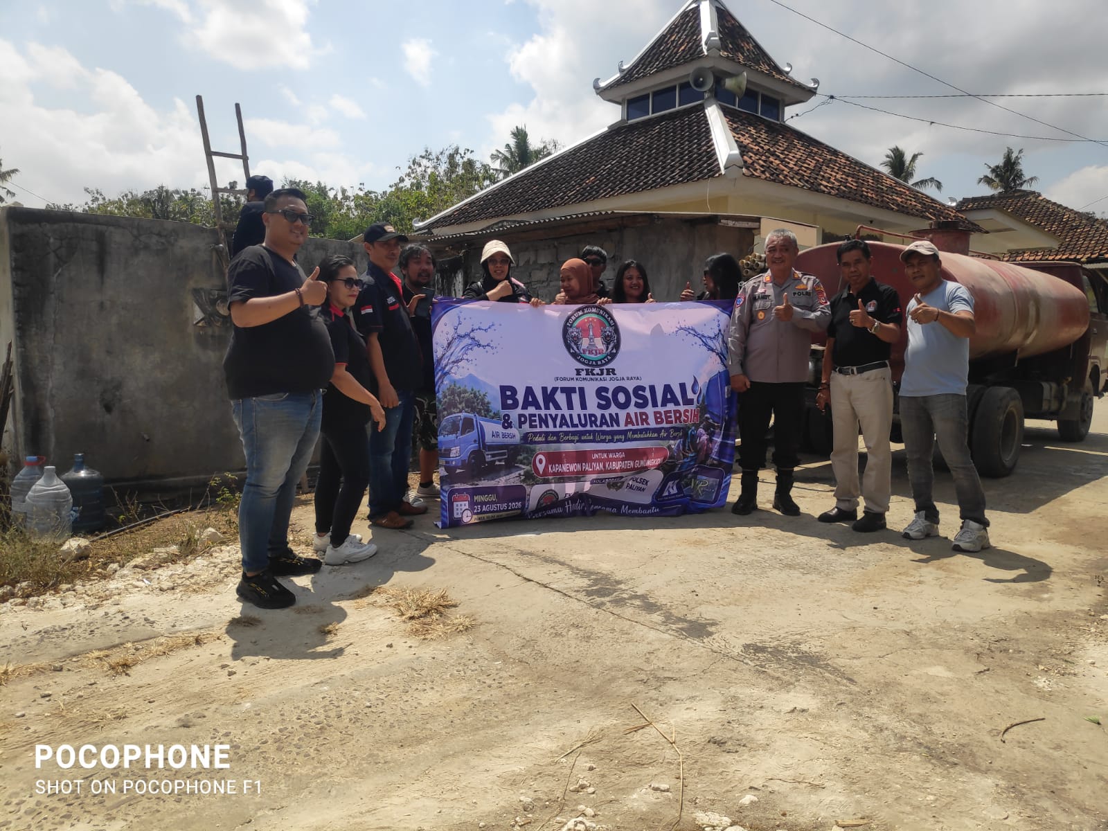 FKJR Gunungkidul Kolaborasi Dengan Polsek Paliyan Salurkan Bantuan Air Bersih Untuk Warga Terdampak Kekeringan 