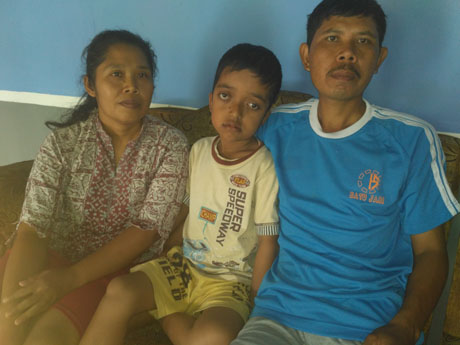 Iqbal  Bocah Pengindap Hidrosefalus, Sudah Jatuh Tertimpa Tangga’ Siapa Peduli ?
