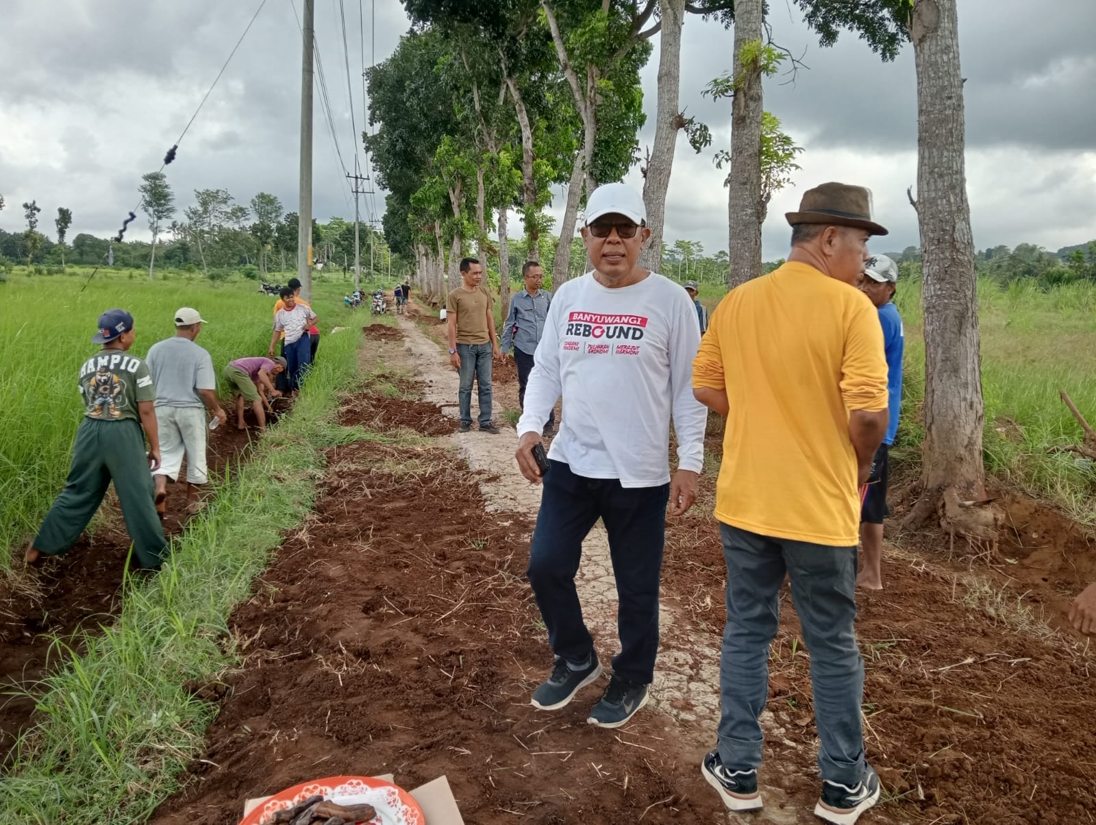 Gotong Royong Perbaiki Jalan Warga Wangkal Tuai Pujian Dan Dukungan