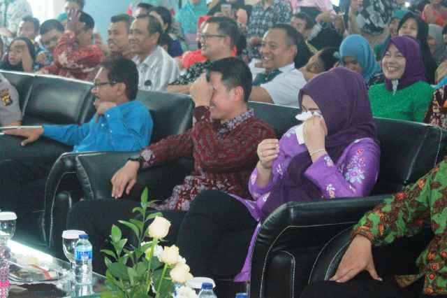  Gubernur Jambi dan Istri Menangis melihat penampilan anak-anak SLB