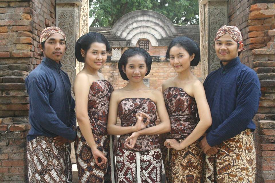 5 Pemuda Pemudi duta DIY BPO  Naik  Sail Tomini ”Kapal Pemuda Nusantara