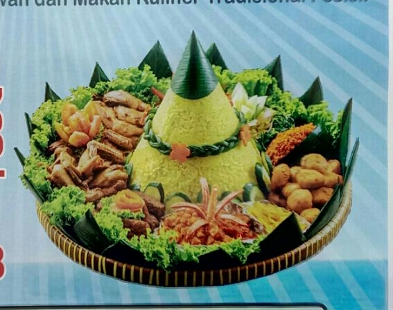 KIRAB BUDAYA 1000 TUMPENG KUWARU DIKUNJUNGI 3 000 WISATAWAN 