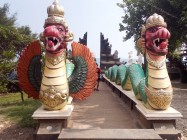 Dua Patung Raja Ular - Ratu Ular…