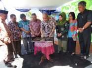 PAKU ALAM X RESMIKAN KAMPUNG KB…