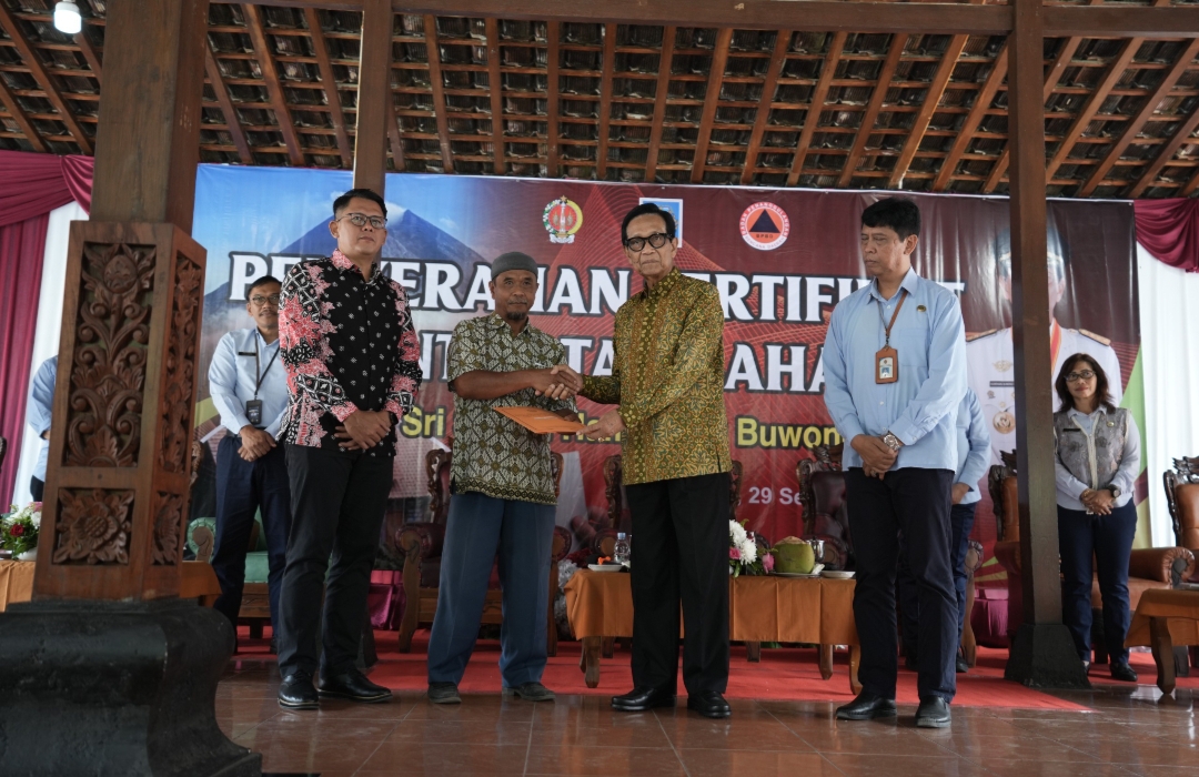 <a href='https://pastvnews.com/lintas-sosial/gubernur-diy-serahkan-sertifikat-hak-milik-hunian-tetap-bagi-warga-terdampak-erupsi-merapi-di-kepuharjo-cangkringan.html'>Gubernur DIY Serahkan Sertifikat Hak Milik Hunian Tetap bagi Warga Terdampak Erupsi Merapi di Kepuharjo Cangkringan</a>
